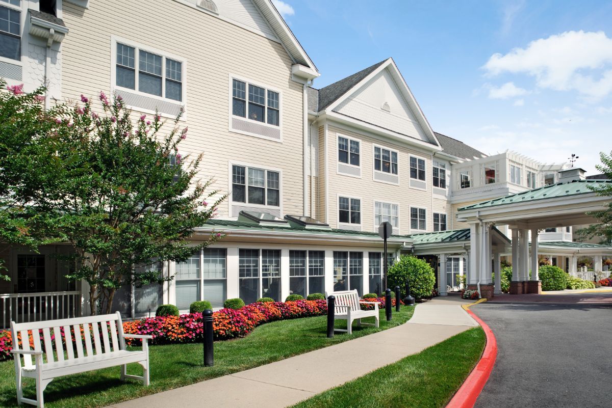 Assisted Senior Living in West Babylon, NY Sunrise of West Babylon