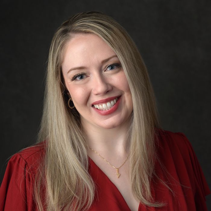 Rebecca Schier-Akamelu headshot