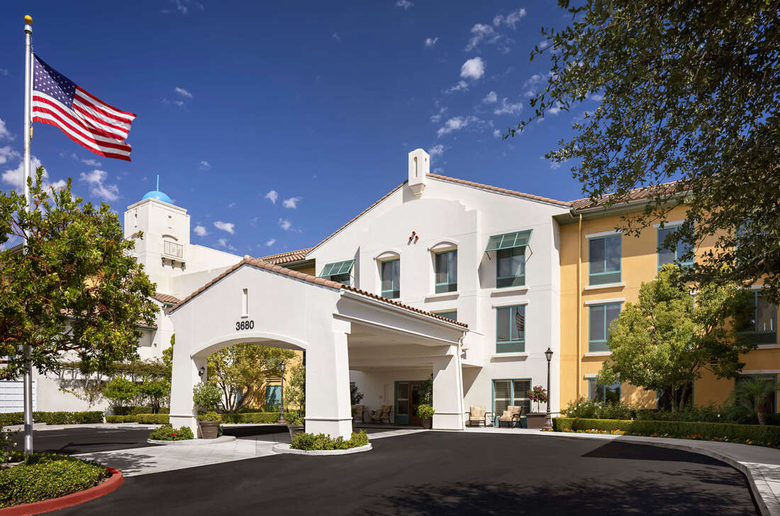 Feature.CommunitiesV2.Models.CommunityGallery.CommunityGalleryModel.Sunrise of Thousand Oaks | Exterior