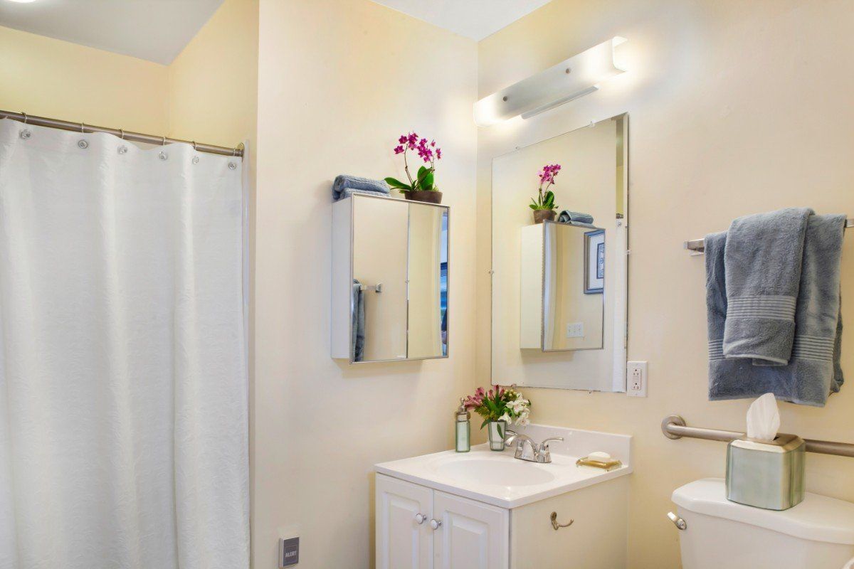 Sunrise of Leominster Suite Bathroom