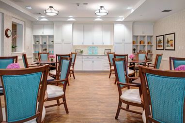 North Lynbrook | Dining