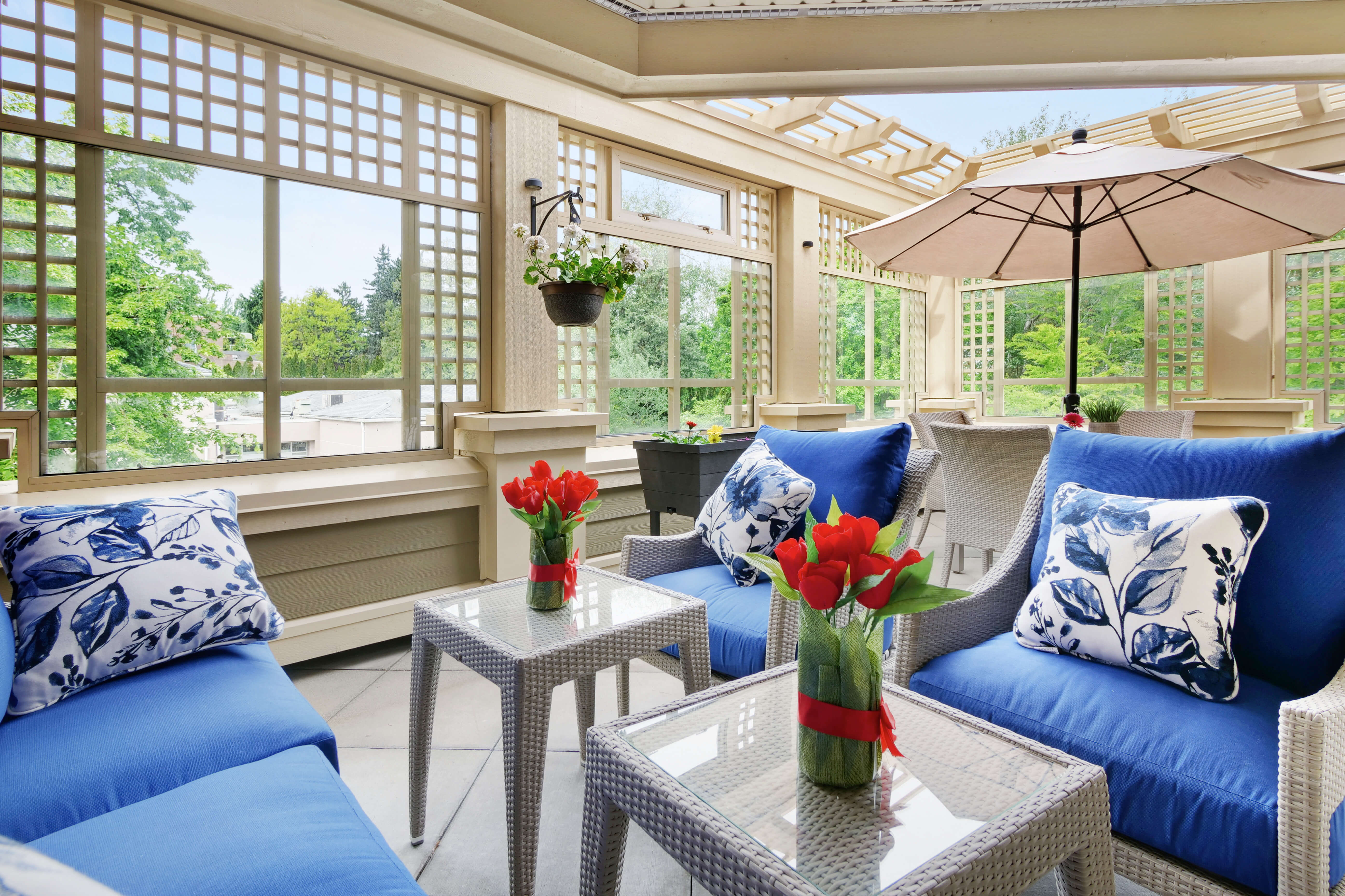 Sunrise of Vancouver | Patio