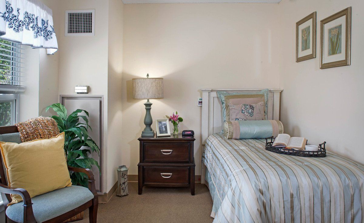 Suite Bedroom at Brighton Gardens of Greensboro