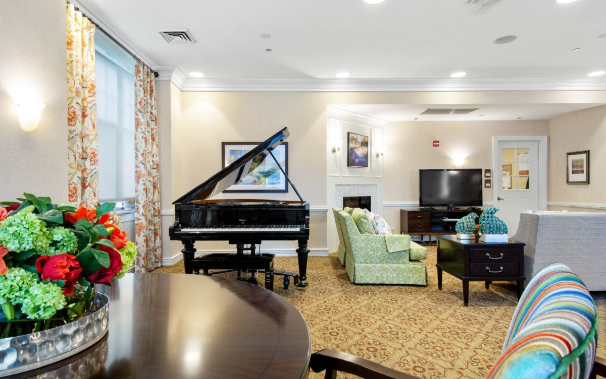 Living Room, Sunrise of Lincoln Park