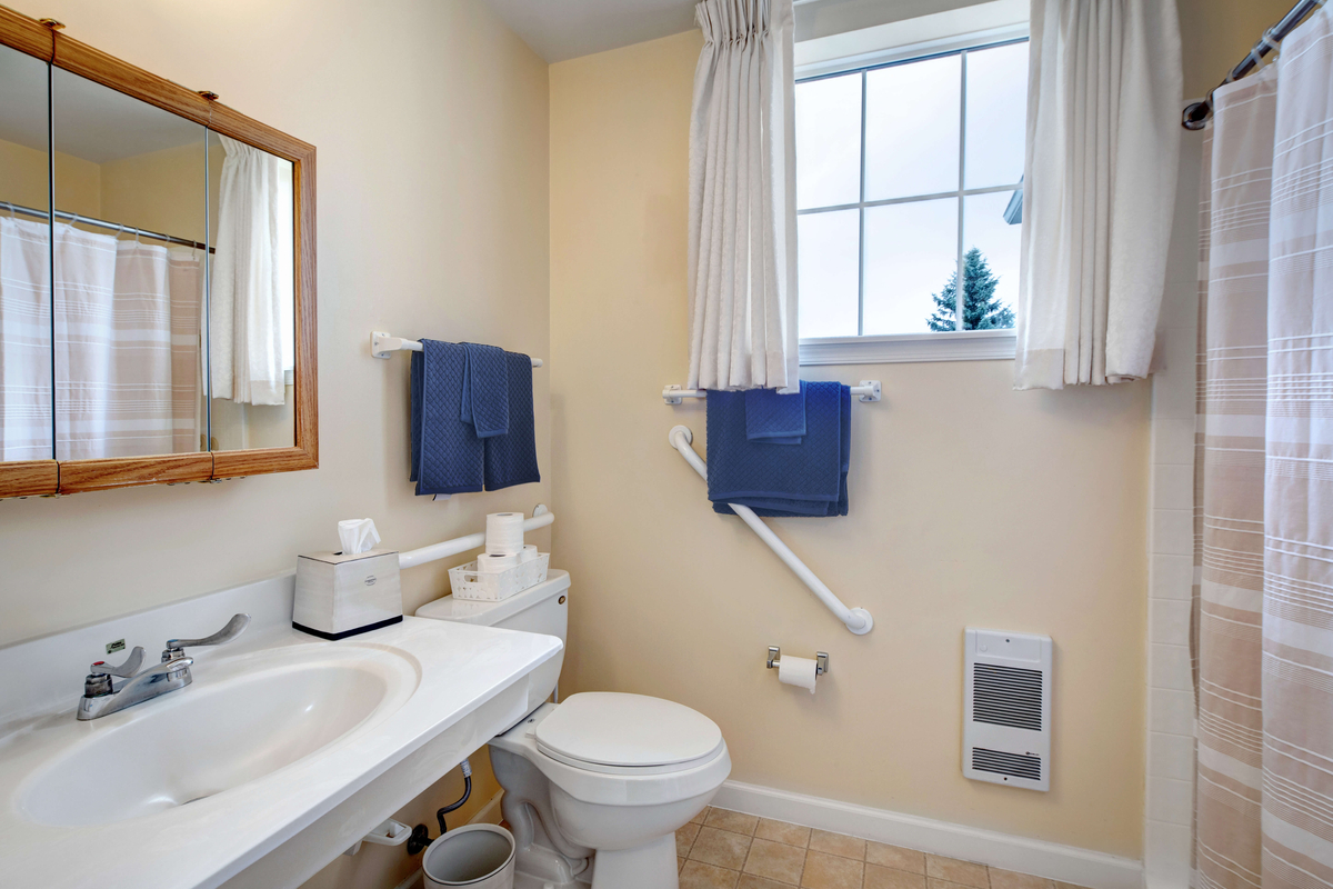 Model Bathroom | Sunrise of Aurora