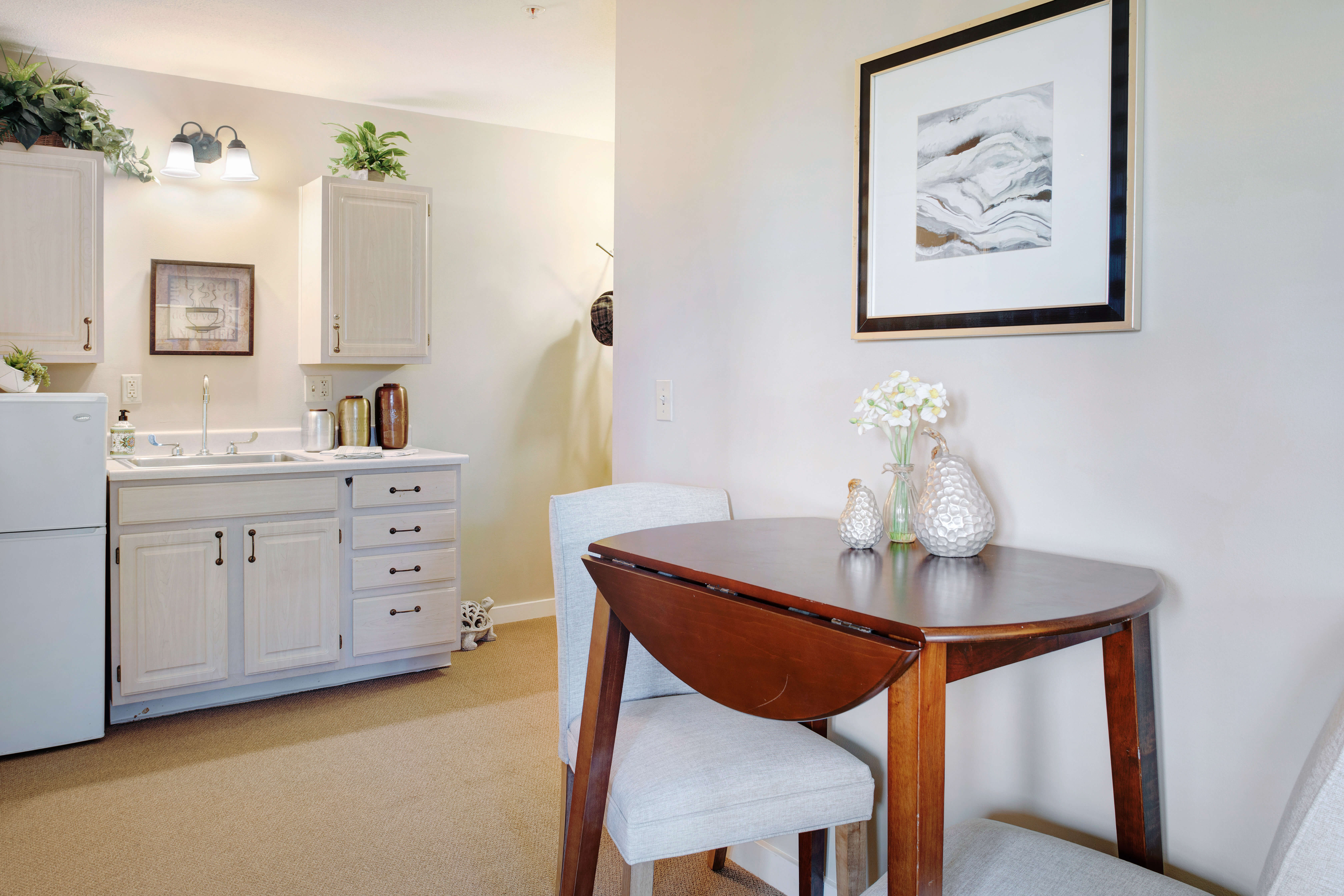 Sunrise of San Mateo | Model Suite Kitchen