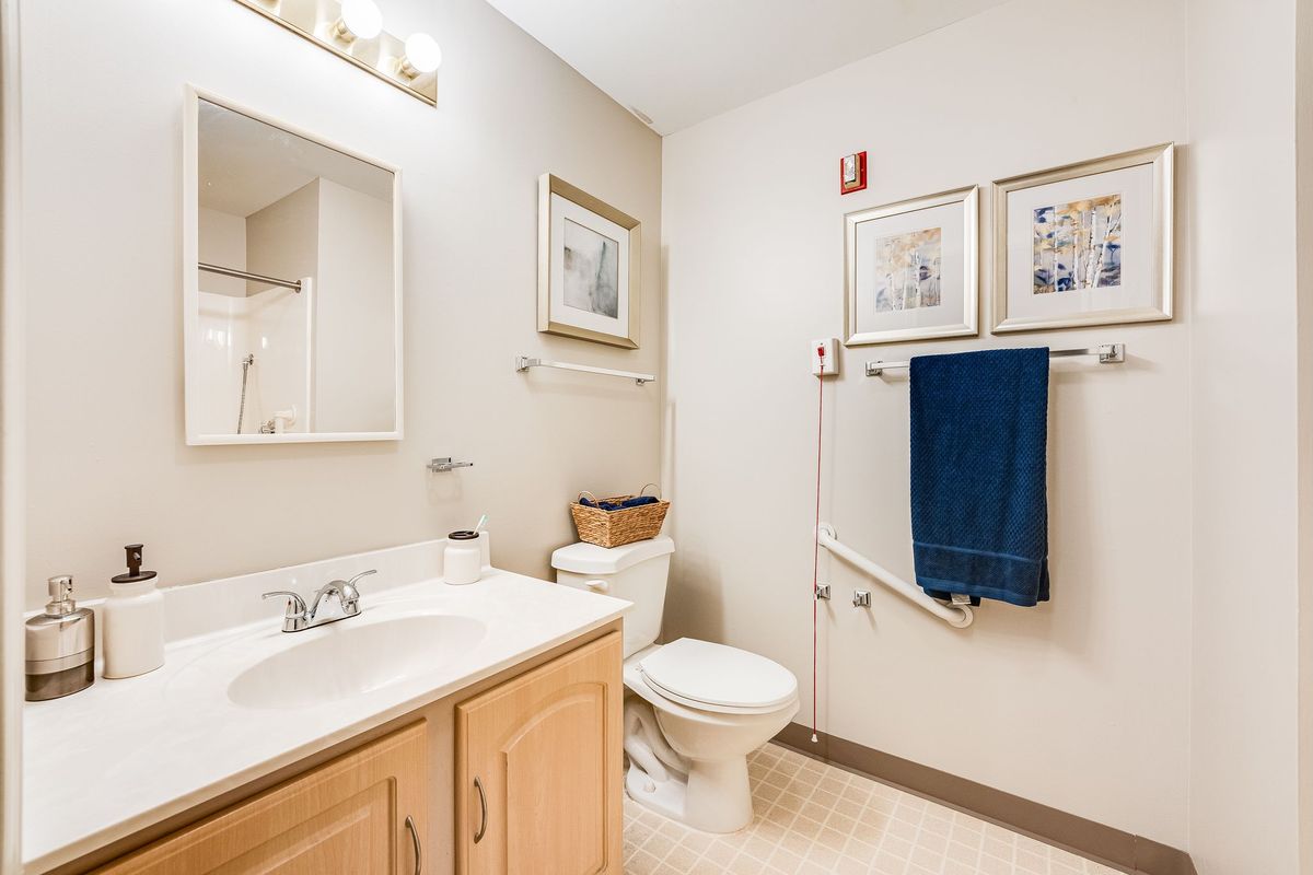 Sunrise of Norwood Suite Bathroom