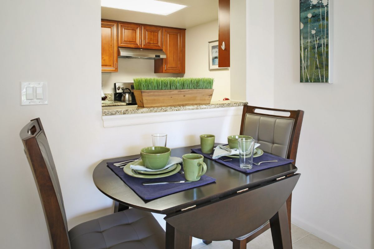 Stratford Court of Boca Pointe Suite Dining Area