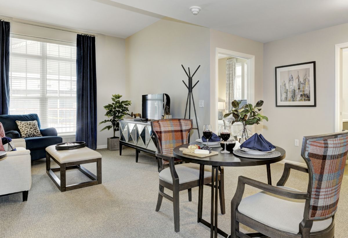 Sunrise of New Dorp One Bedroom Suite Dining Area