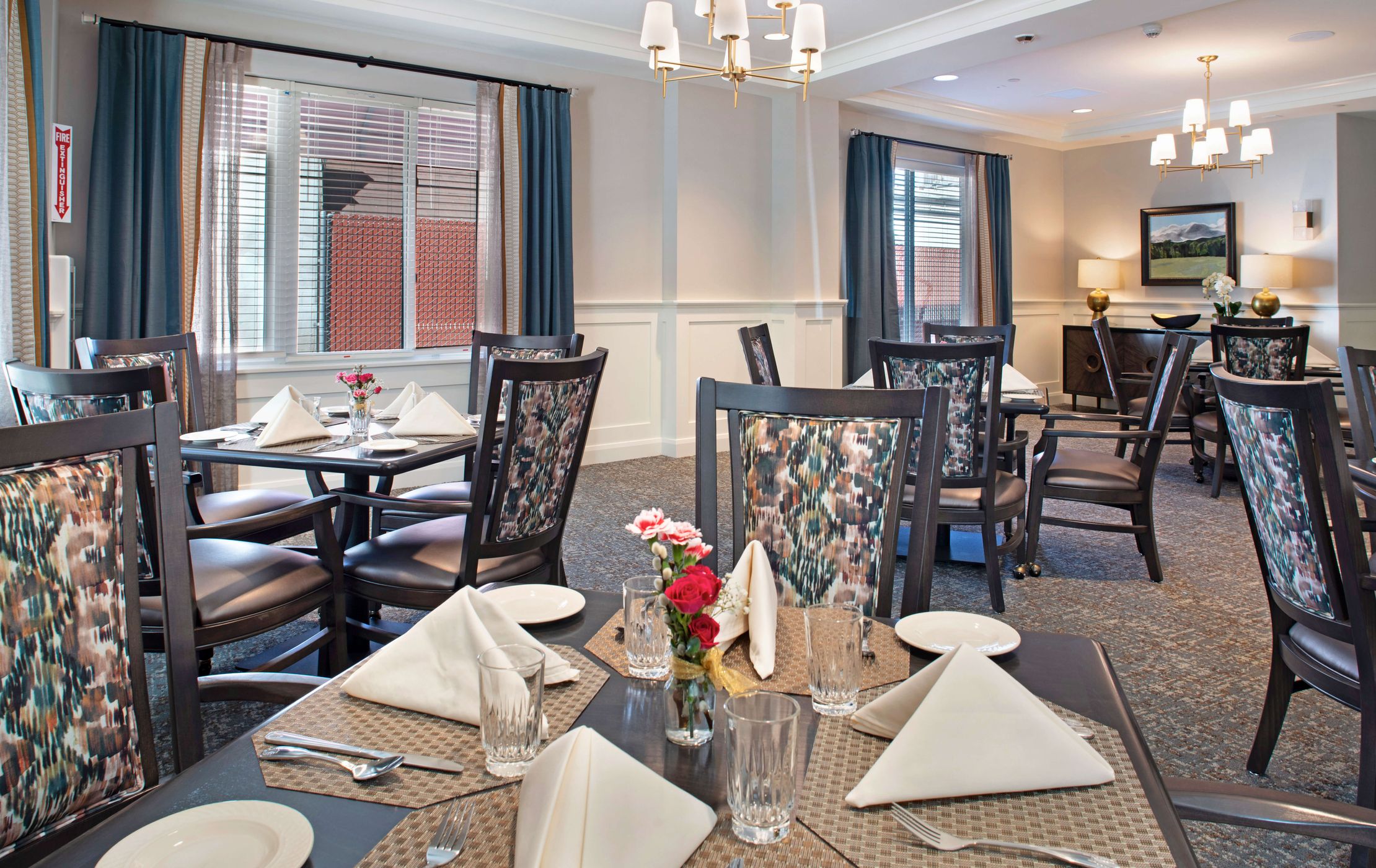 Sunrise of Redwood City I dining room