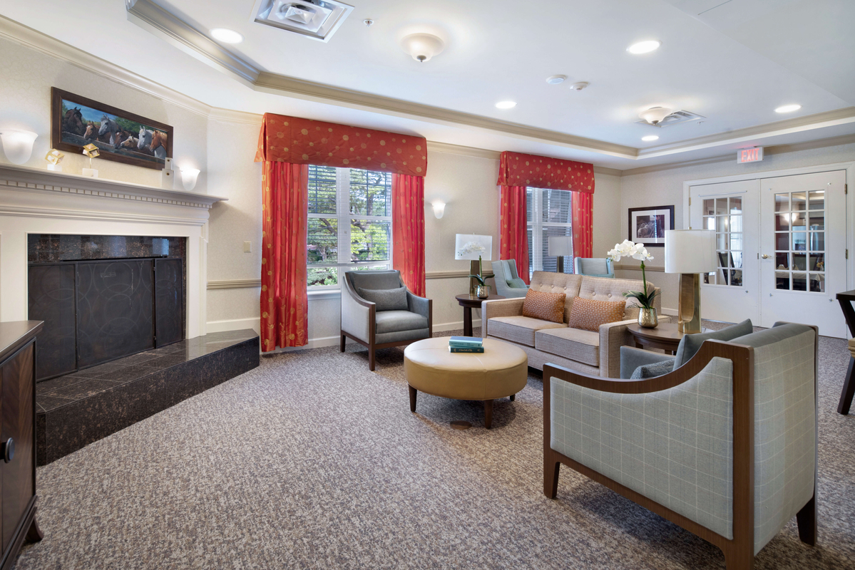 Living Room | Sunrise of Bloomfield Hills