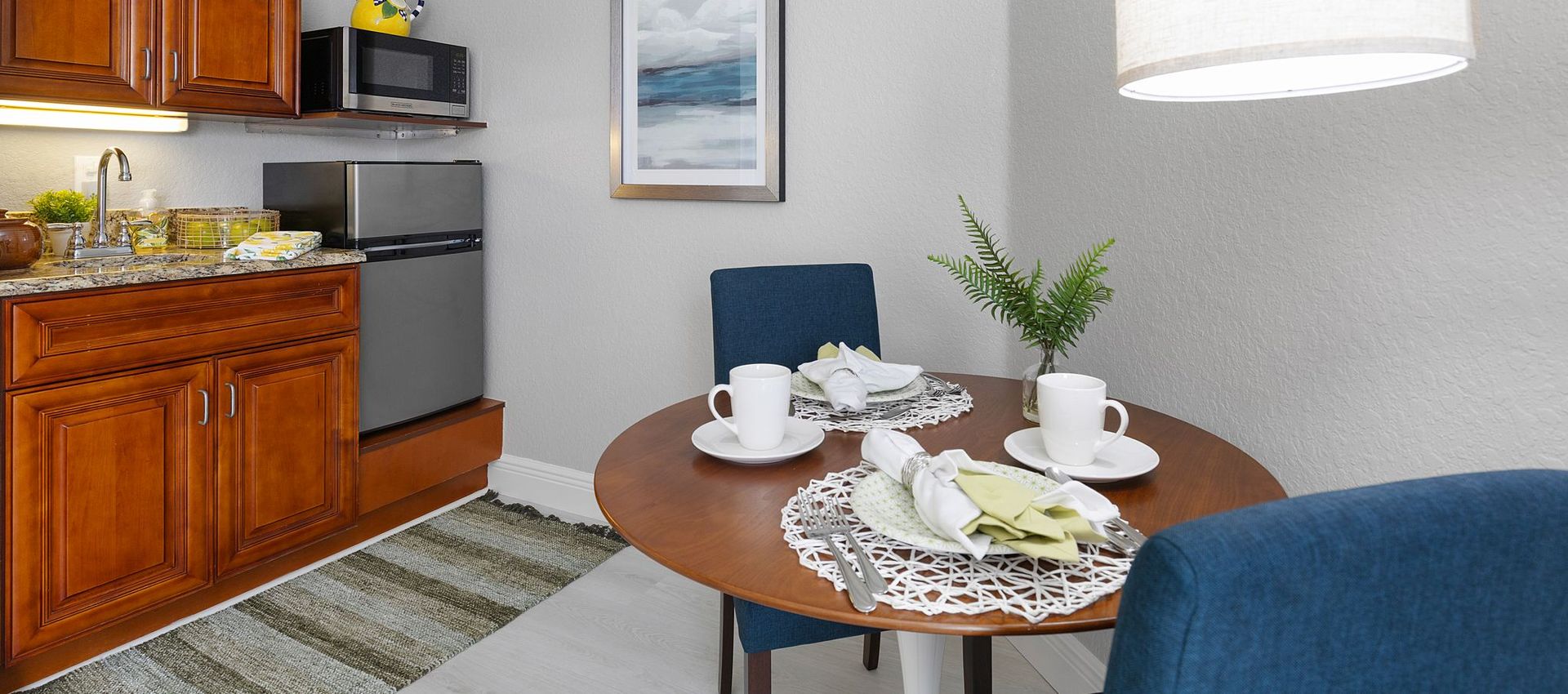 Kitchenette & Dining