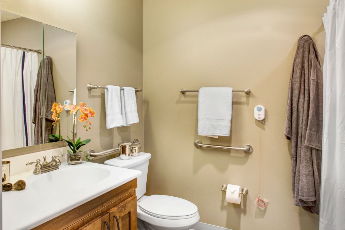 Sunrise of Sabre Springs, CA Suite Bathroom