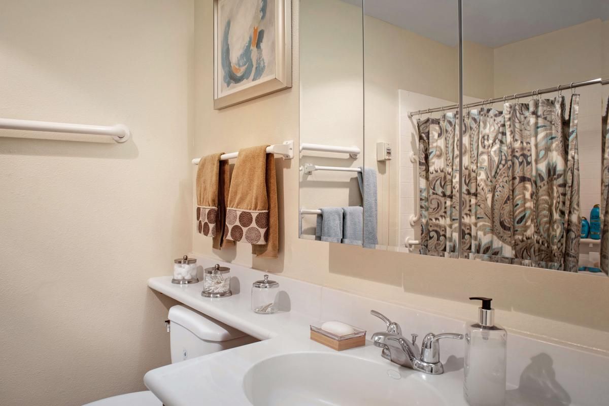 Sunrise of Chandler I model bathroom