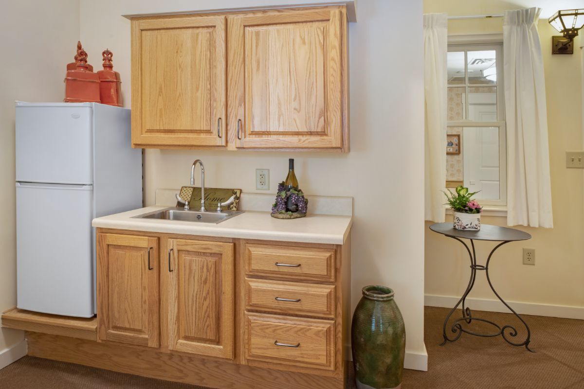 Model Suite Kitchen at Sunrise at Webb Gin