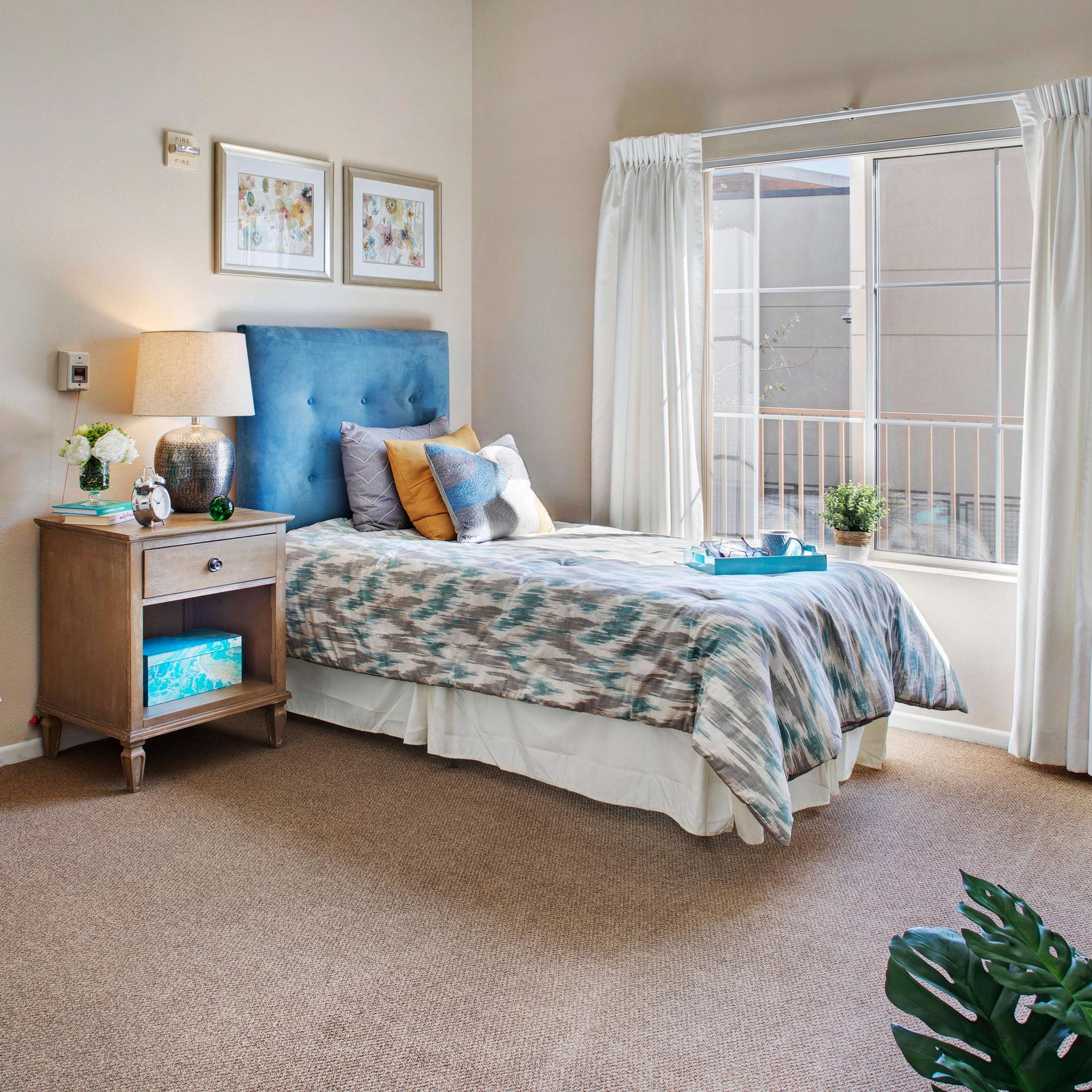 Sunrise of Yorba Linda | Model Suite Bedroom