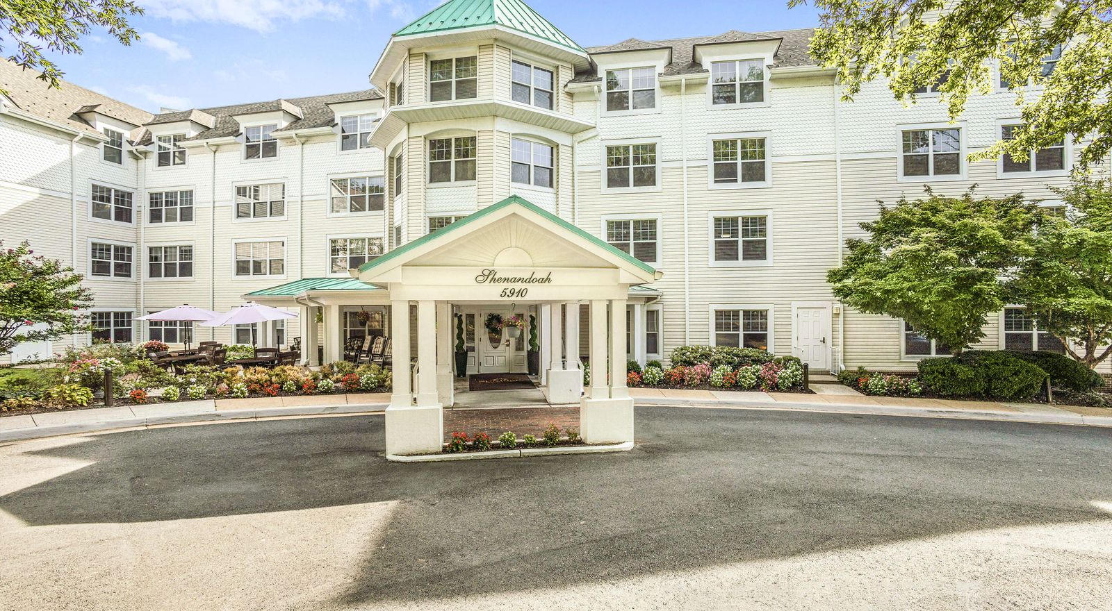 Assisted Senior Living in Arlington, VA Sunrise at Bluemont Park