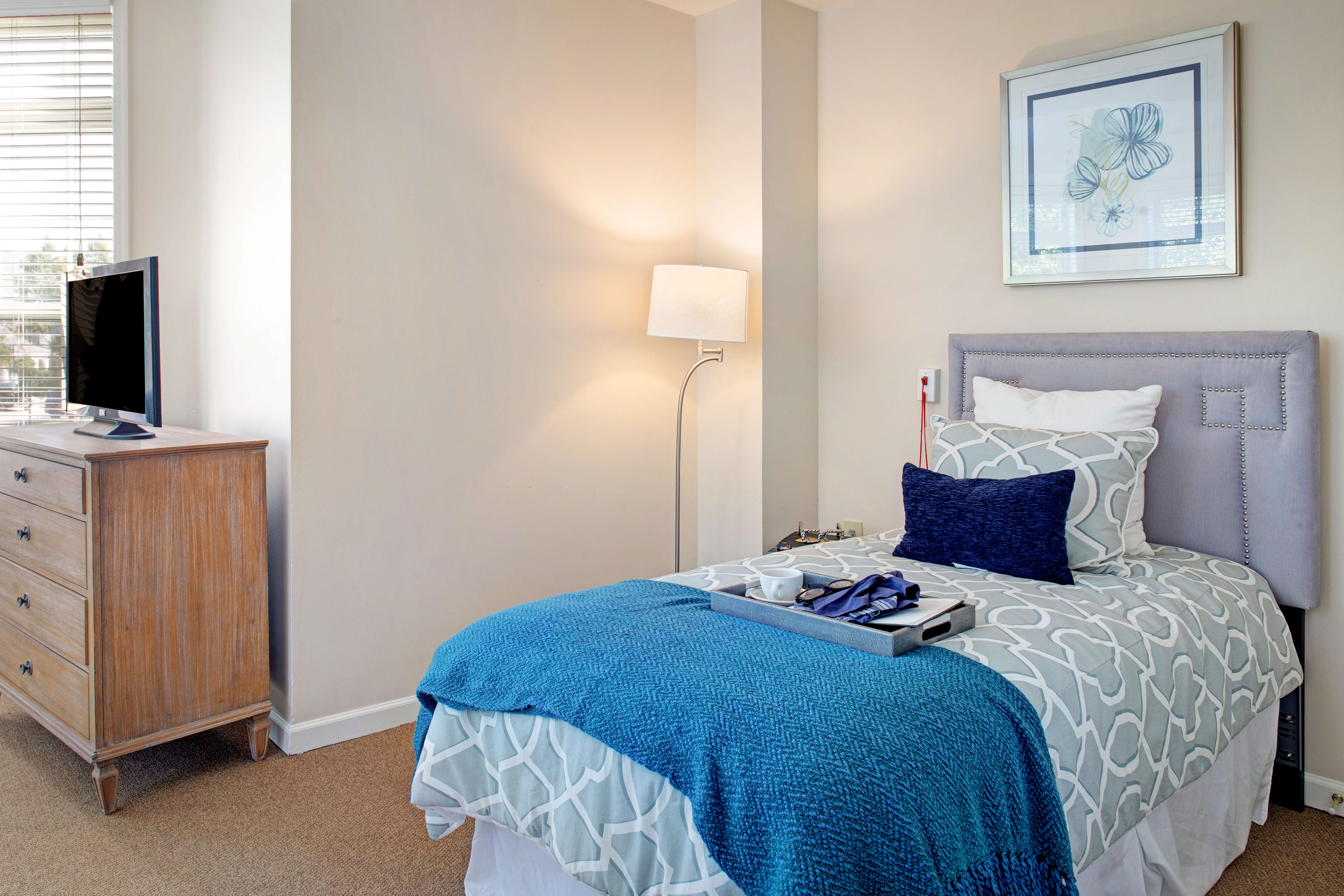 Model Suite Bedroom | Sunrise of Baton Rouge