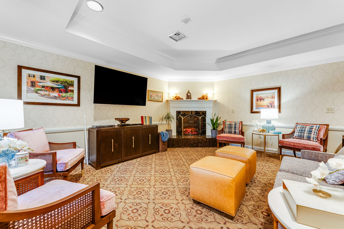 Sunrise of Lynnfield | Living Room