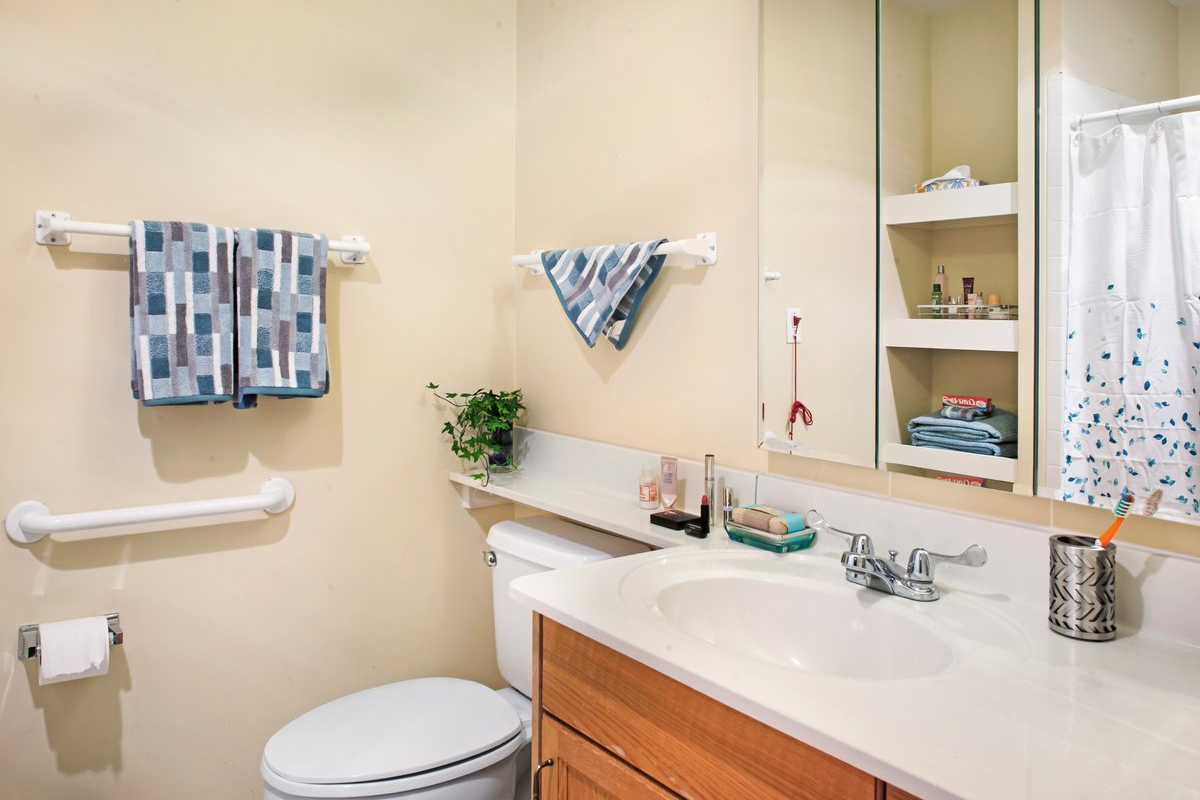 Sunrise of Thornhill | Model Suite Bathroom
