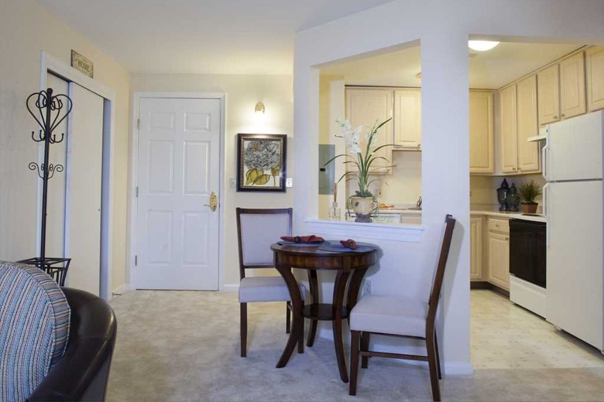 Suite Kitchen Area, Sunrise of Abington