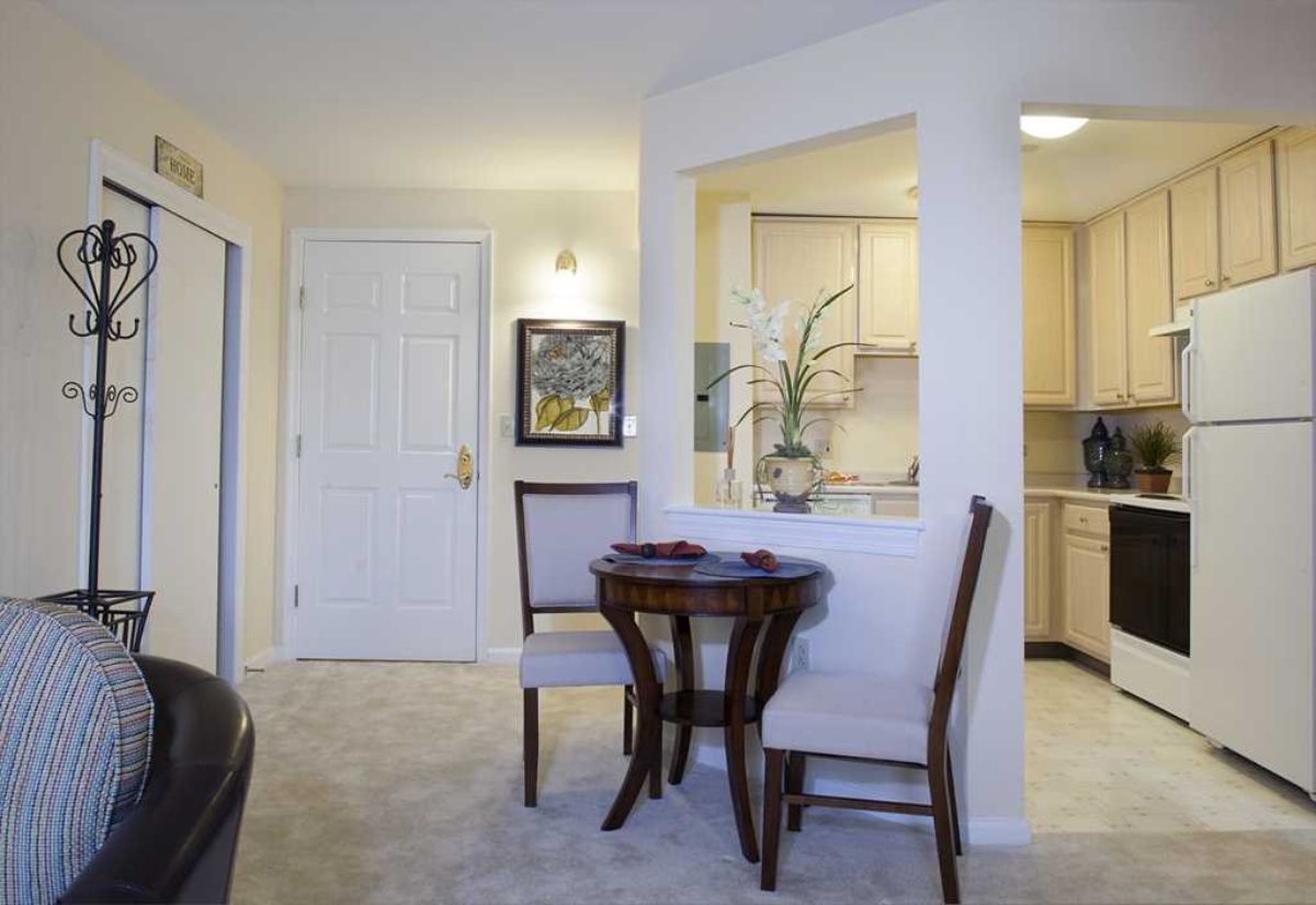 Suite Kitchen Area, Sunrise of Abington