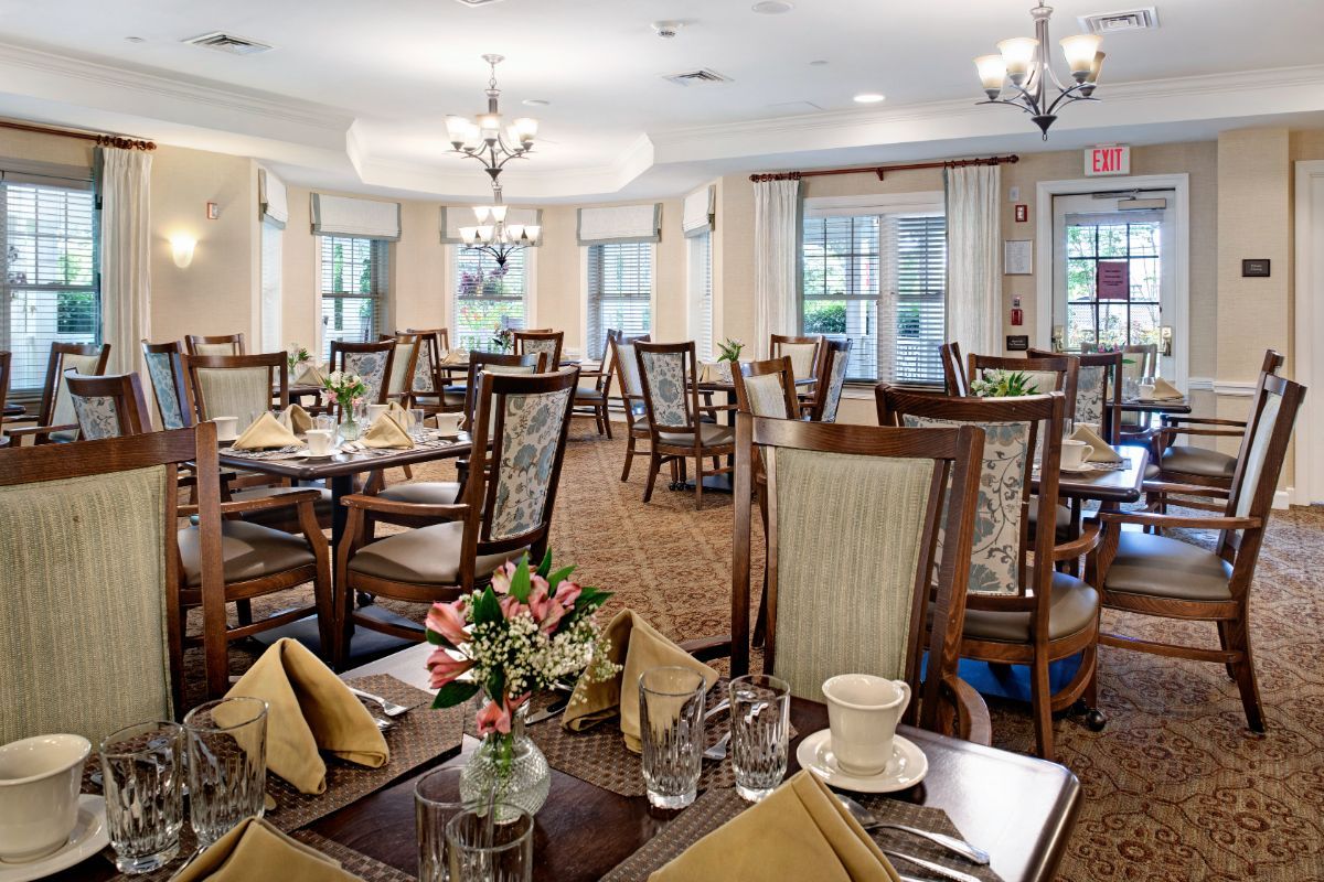 Sunrise of West Babylon Dining Room