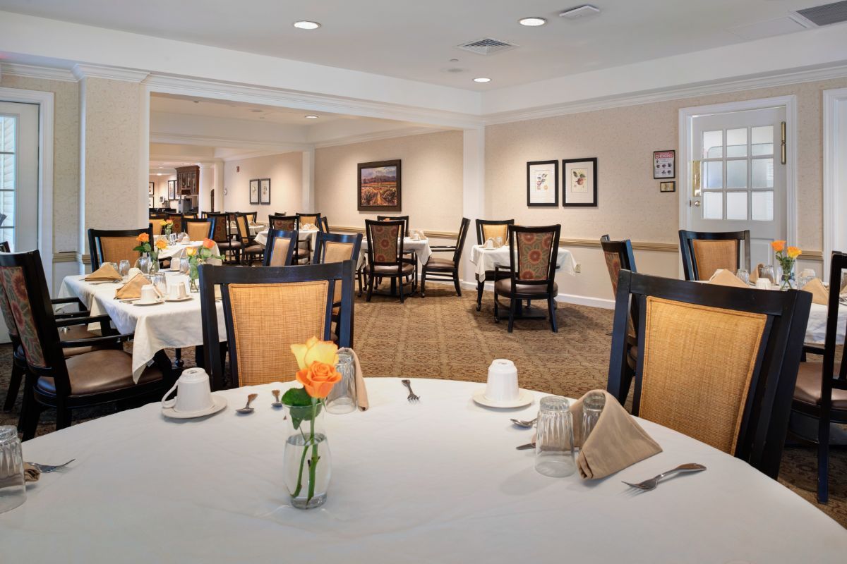 Sunrise of Glen Cove Dining Room