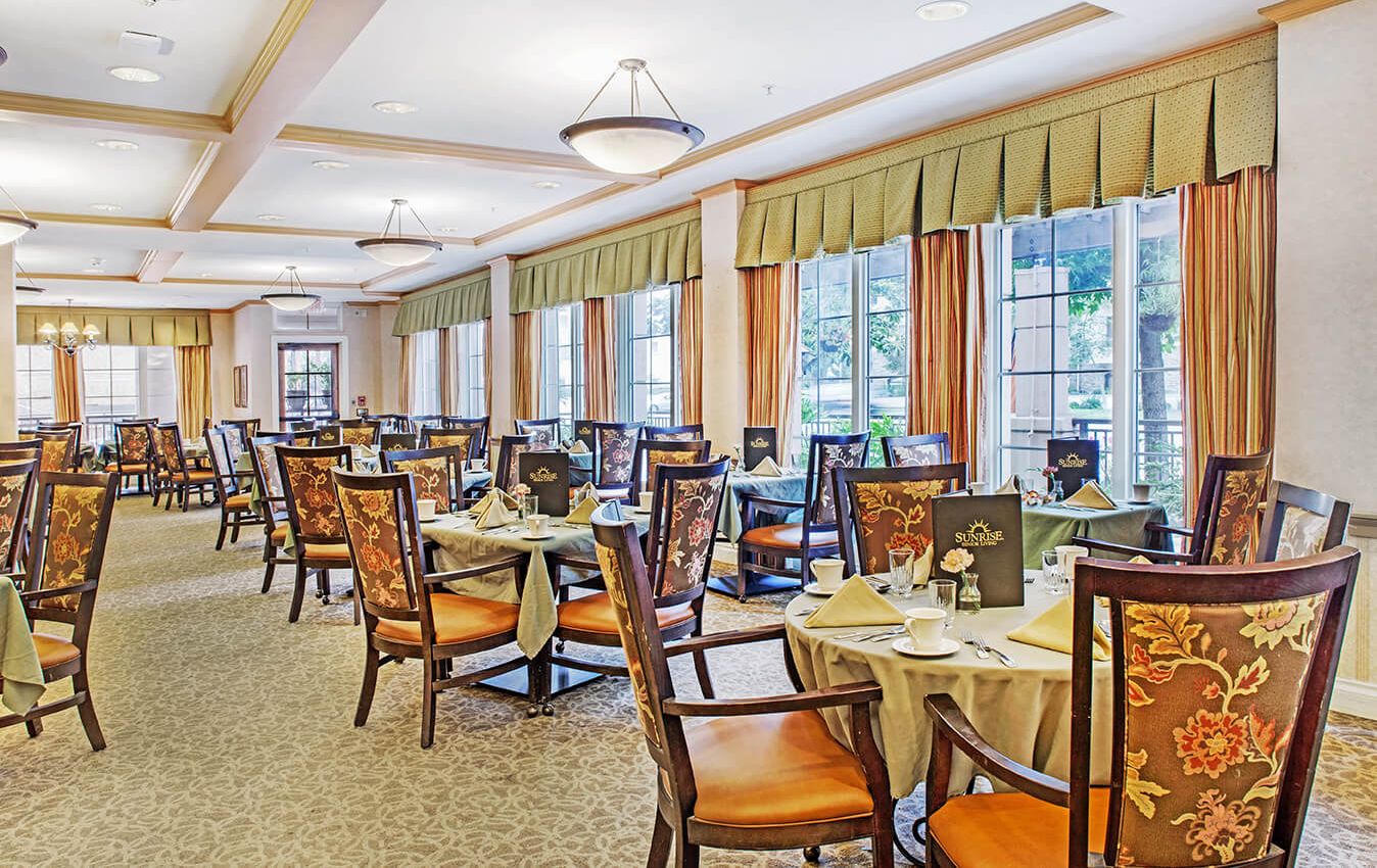 Sunrise of Studio City | Dining Room