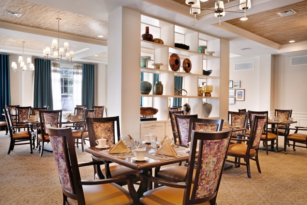 Sunrise of Huntington Dining Room