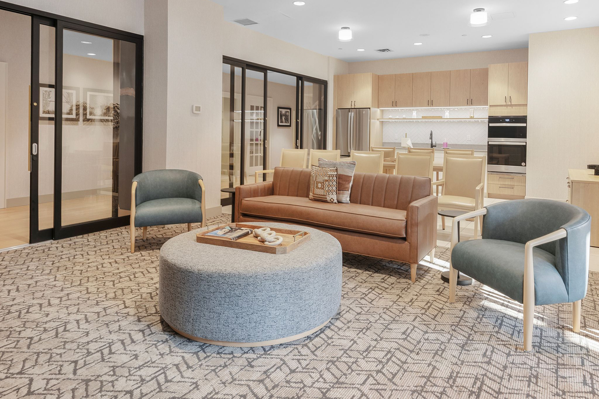 Sunrise of Thornhill | Living Room