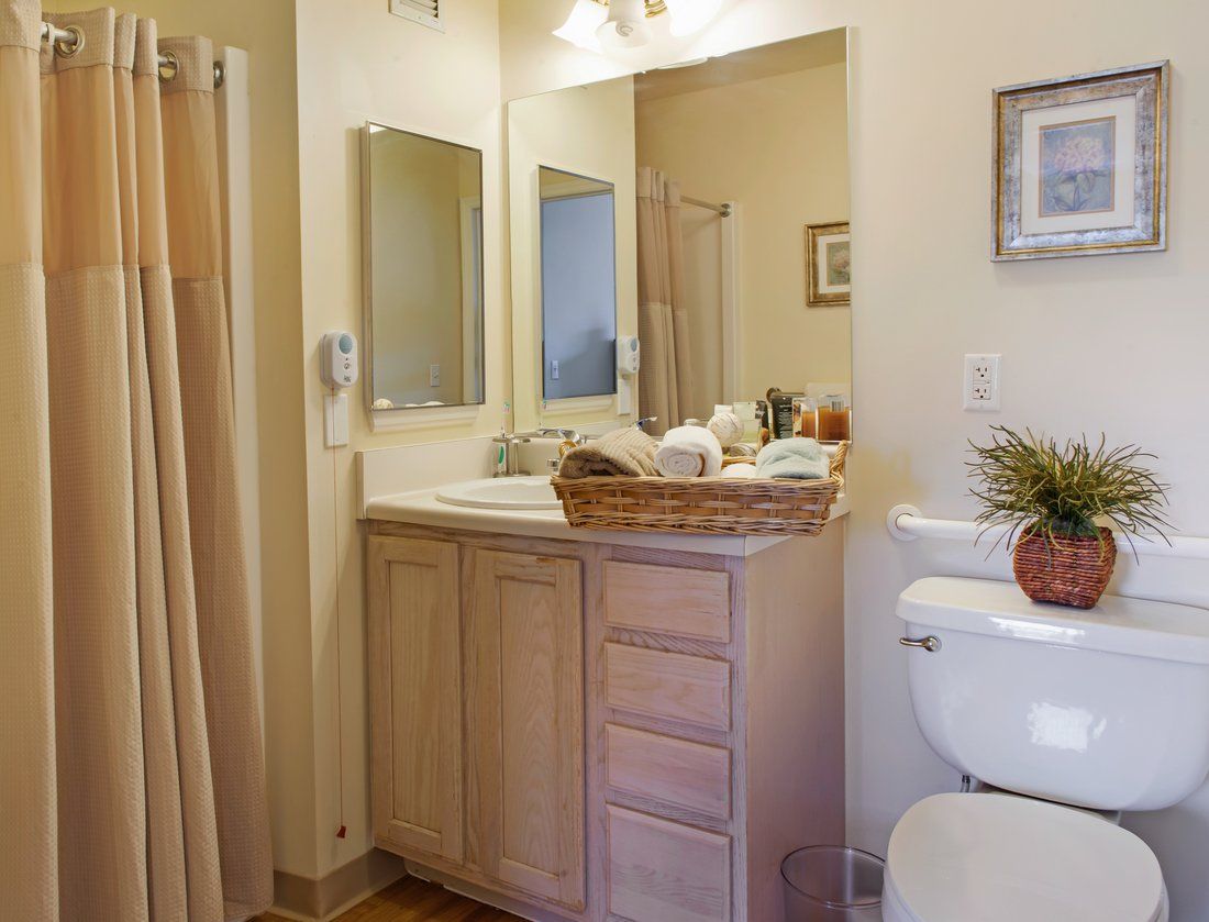 Sunrise at North Hills Suite Bathroom