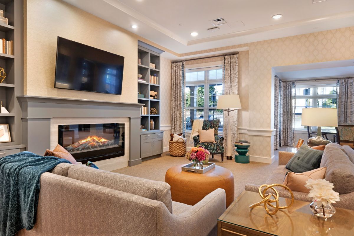 Sunrise of Huntington Living Room