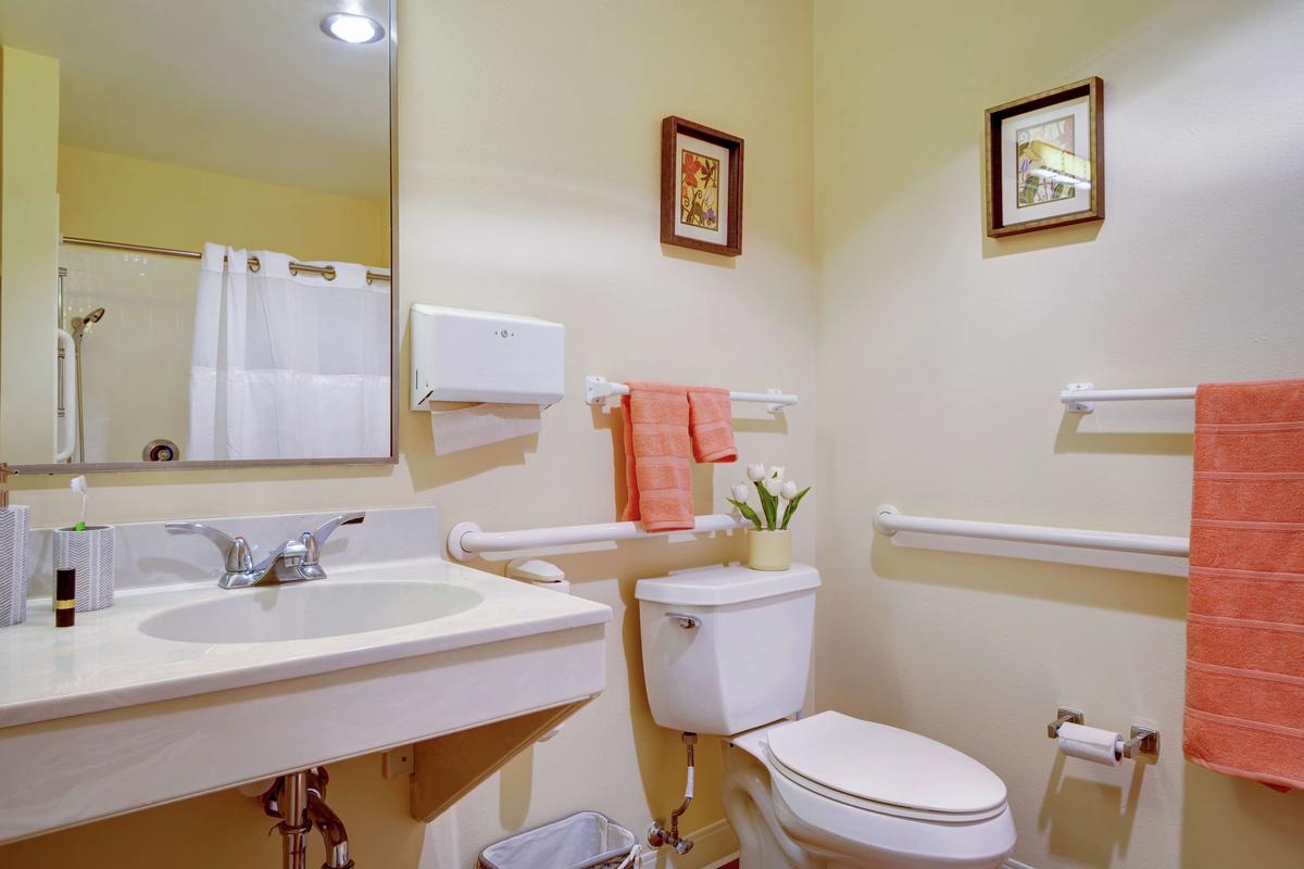 Model Bathroom | Sunrise of Edmonds