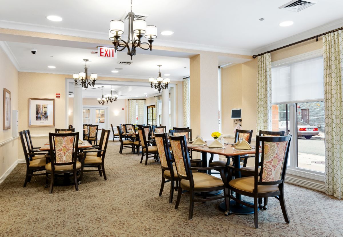 Dining Room, Sunrise of Lincoln Park