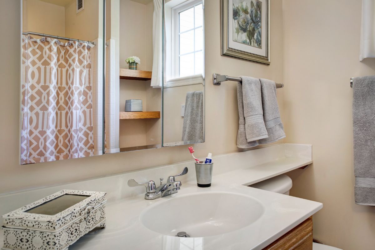 Suite Bathroom at Sunrise of Johns Creek