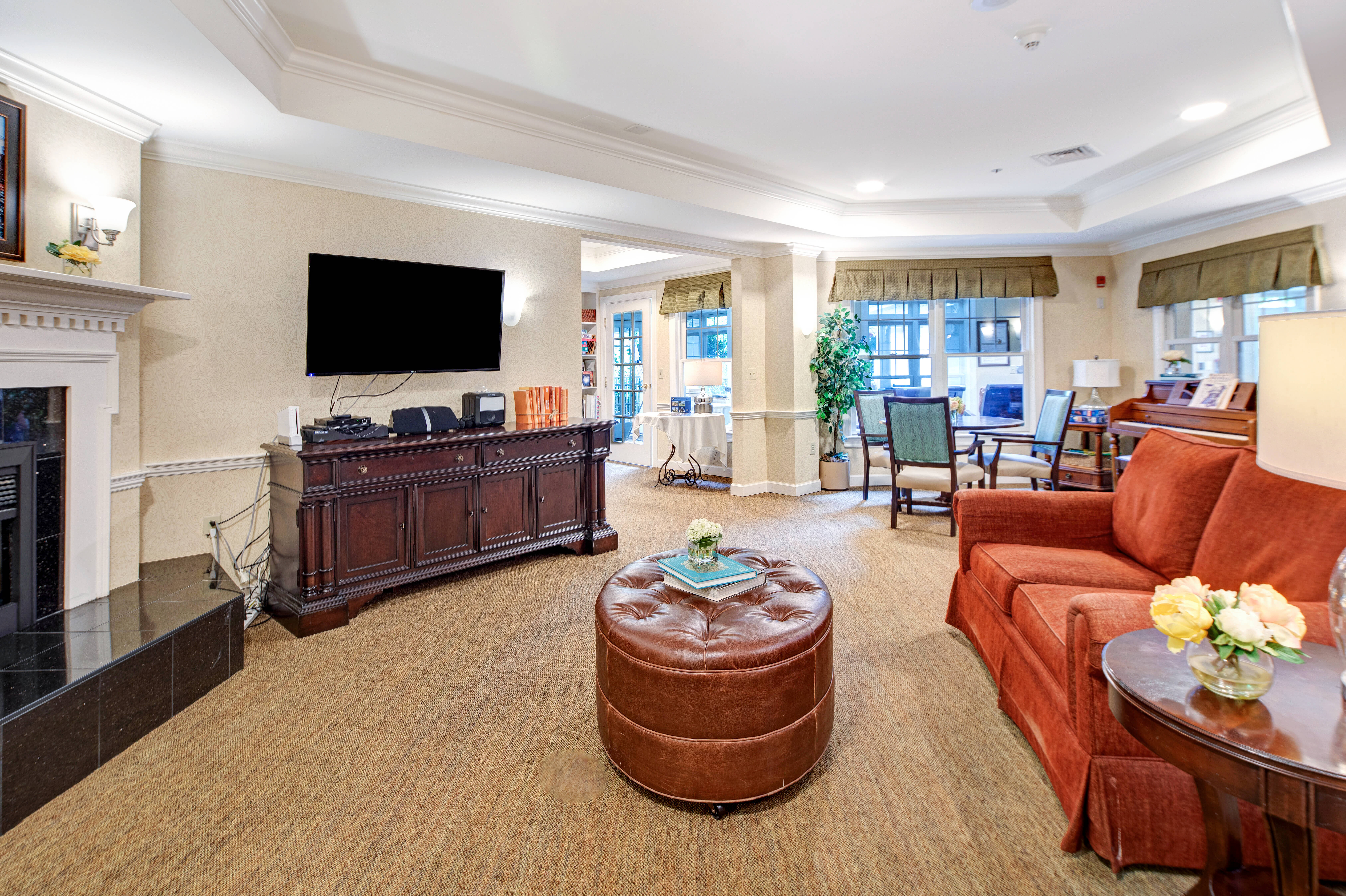 Sunrise of Oakville | Living Room