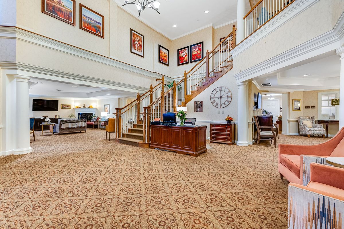 Sunrise of Lynnfield Lobby