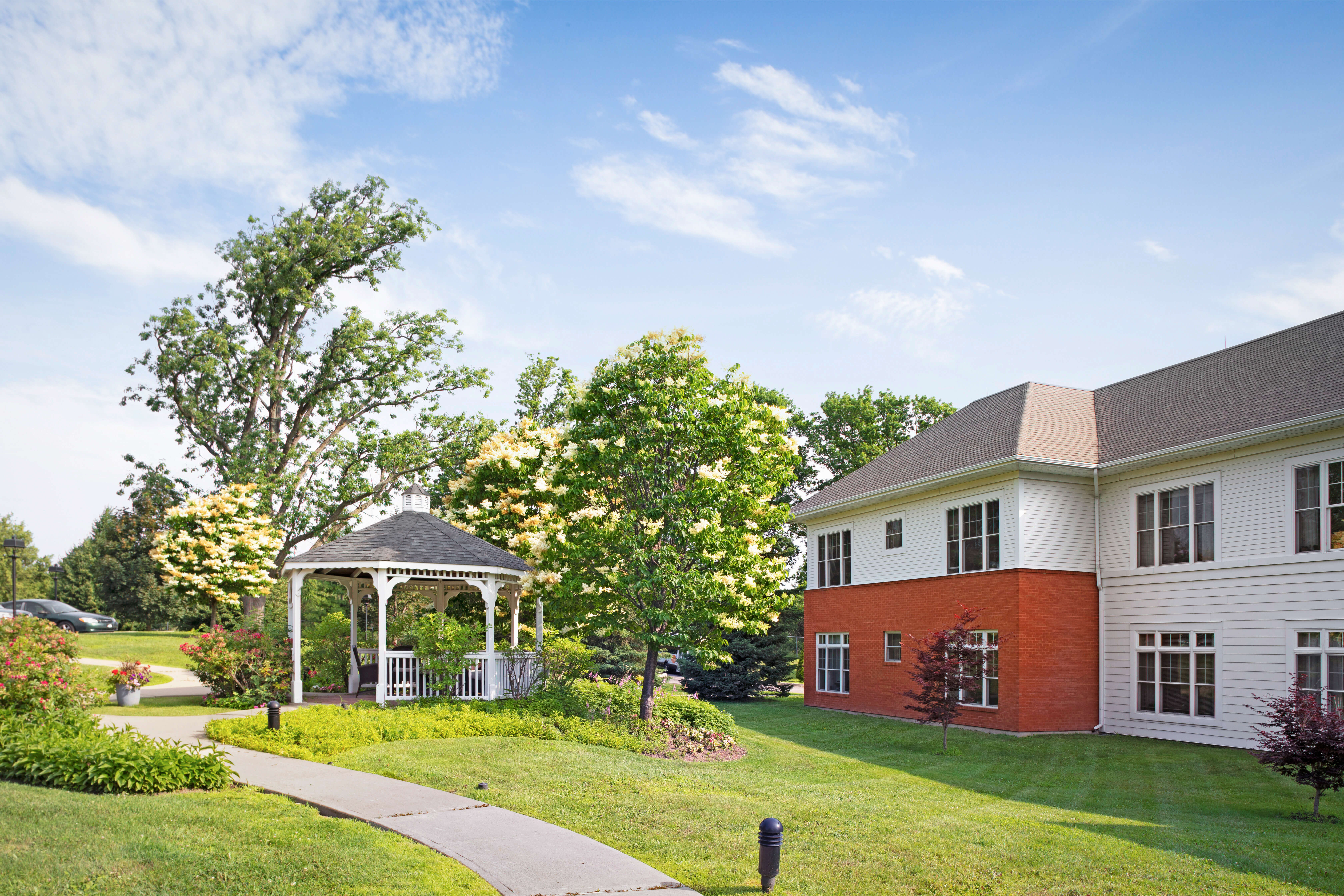 Sunrise of Beaconsfield | Garden