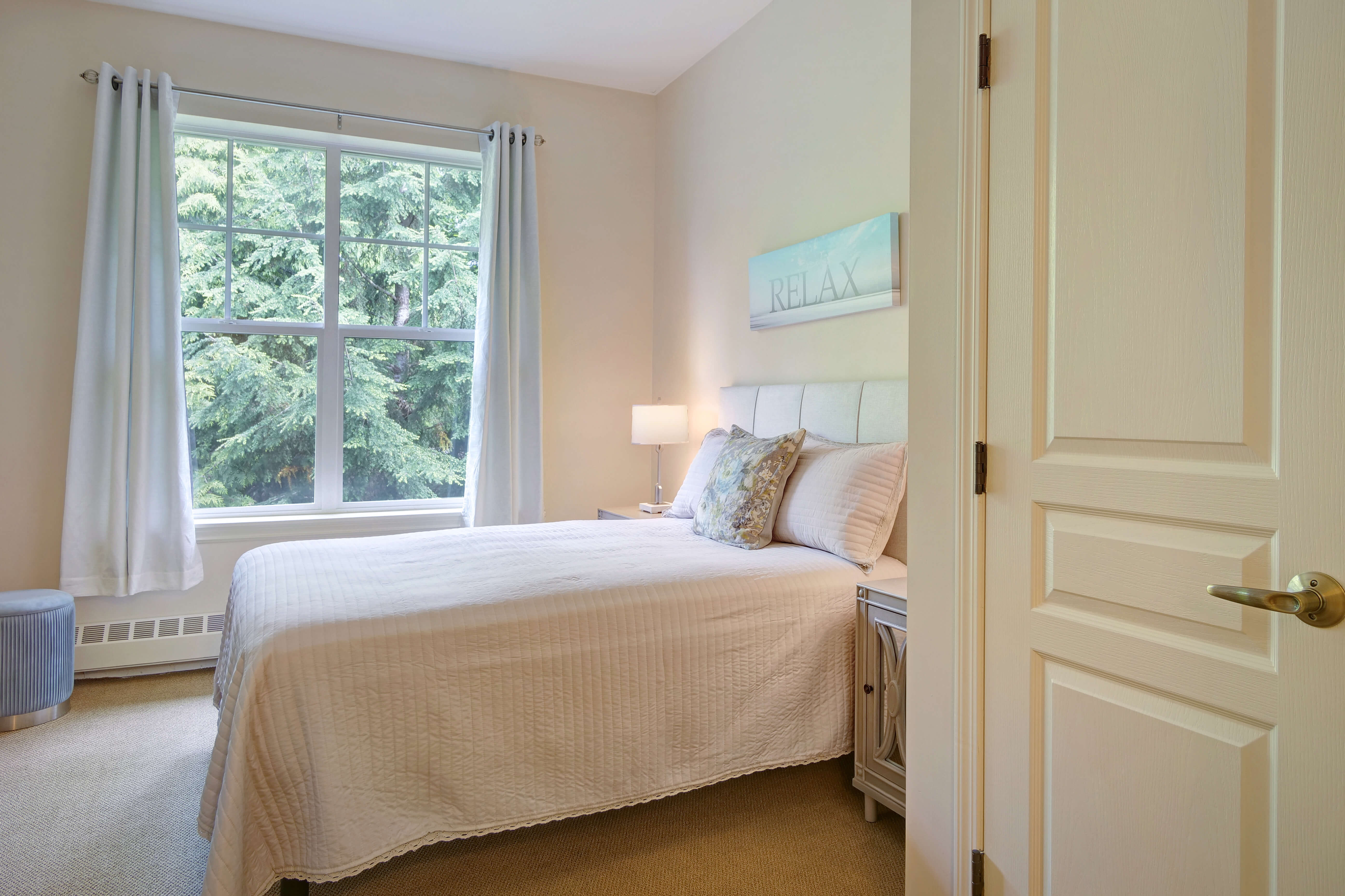 Sunrise of Lynn Valley | Bedroom