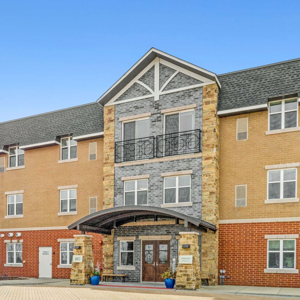 Assisted Senior Living in Westmont, IL | Sunrise of Westmont