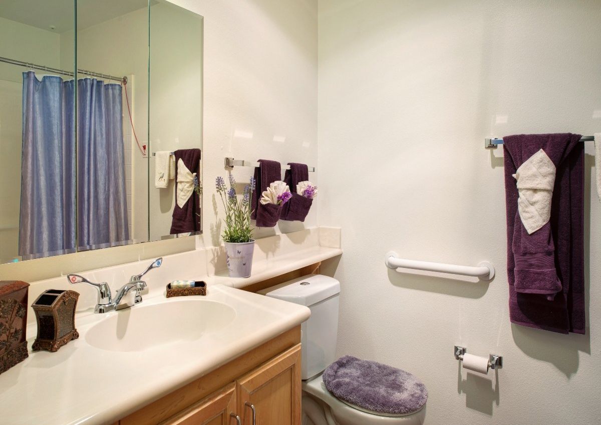 Sunrise of Huntington Beach Suite Bathroom
