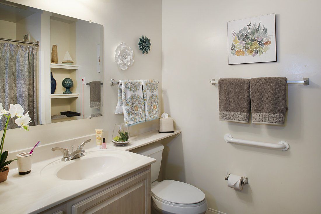 Sunrise of Naperville Model Bathroom