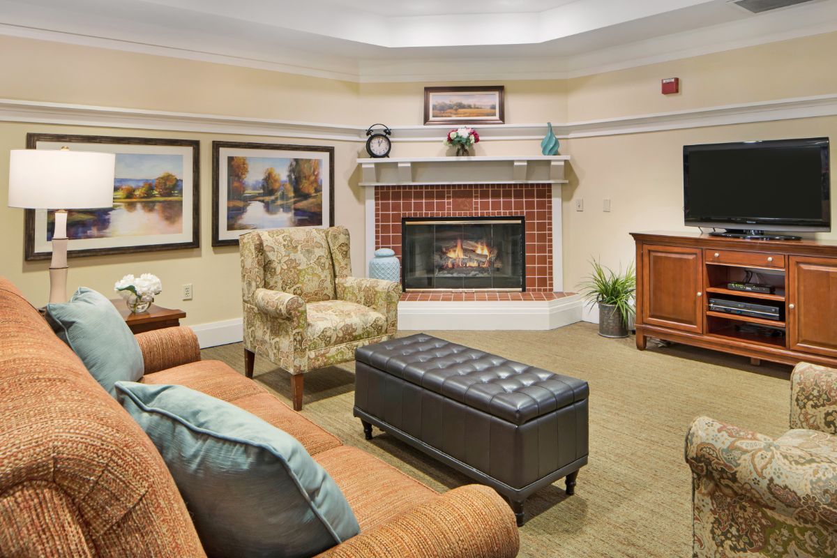 Resident Lounge, Sunrise of Oakland Hills