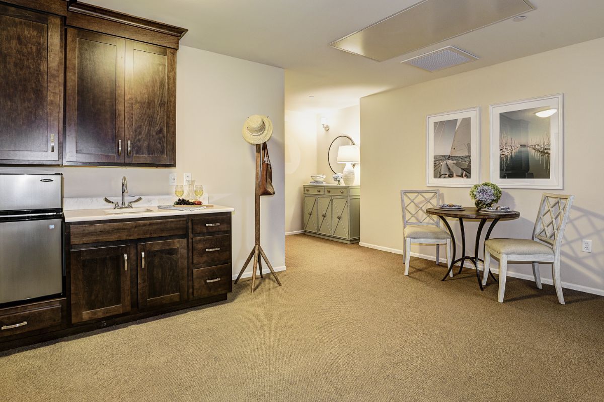 Sunrise of Fairfield One Bedroom Suite Kitchenette & Dining