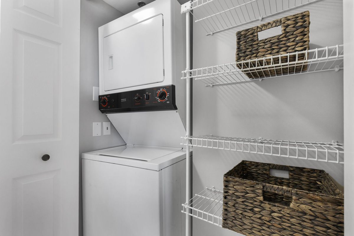 Closet & Laundry