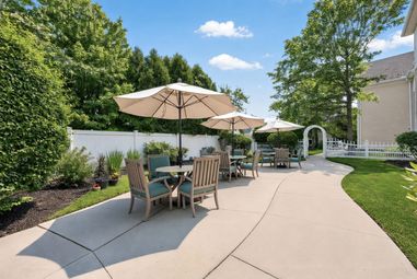 Outdoor Seating | Sunrise of West Babylon
