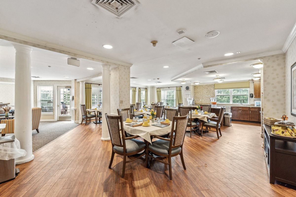Sunrise of Decatur Dining Room