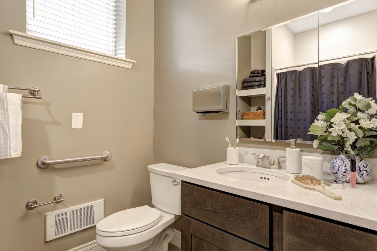 Sunrise of Franklin Lakes Suite Bathroom