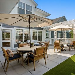 Sunrise of Newton | Patio